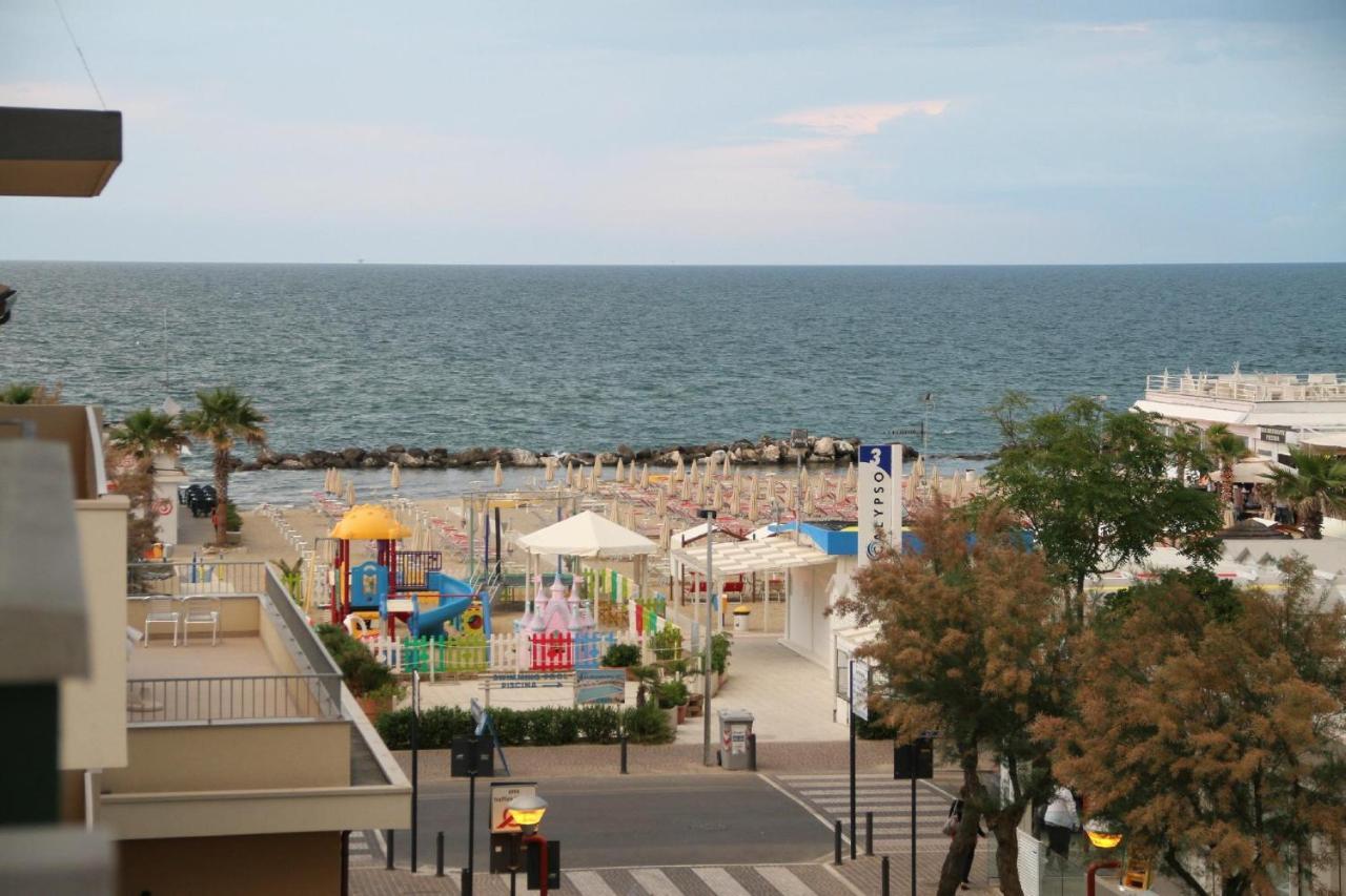 Hotel Baltic Misano Adriatico Ngoại thất bức ảnh