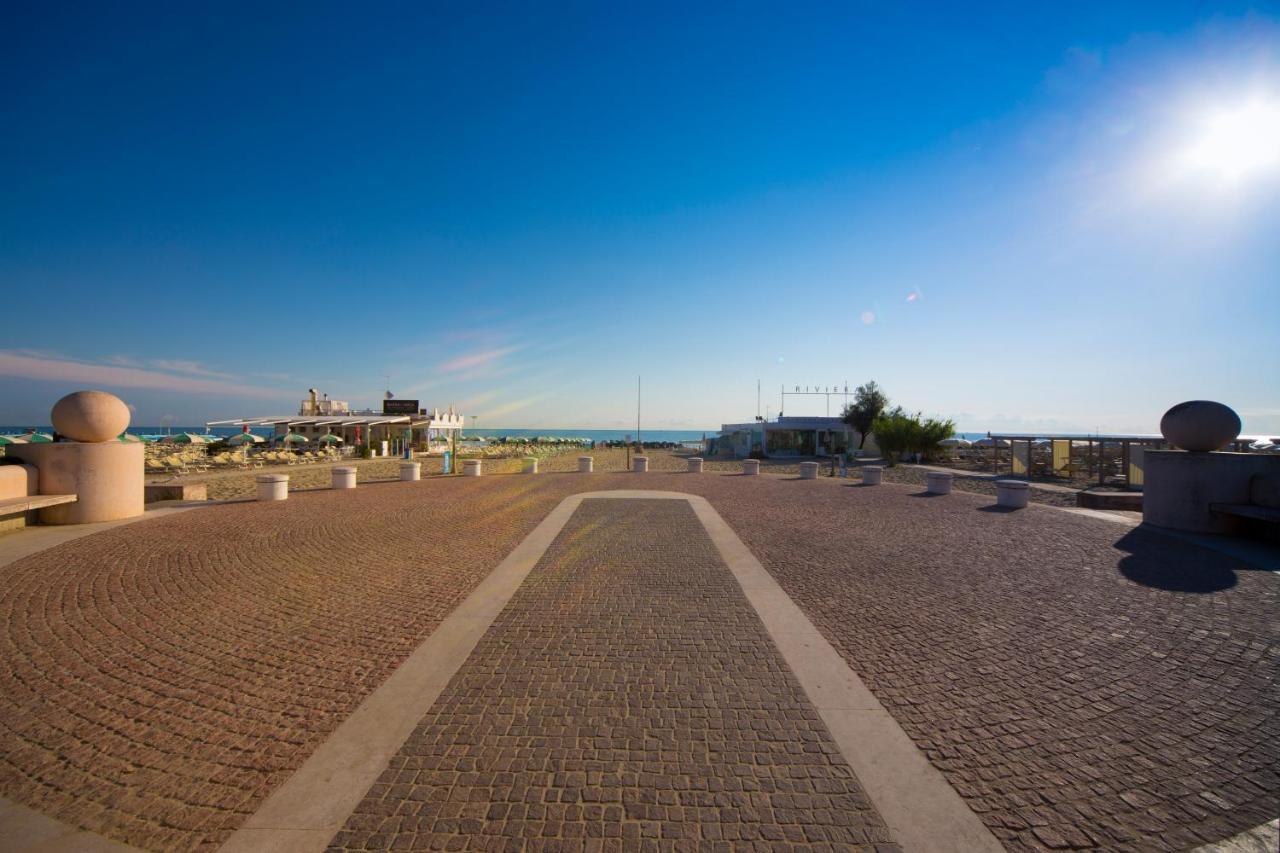 Hotel Baltic Misano Adriatico Ngoại thất bức ảnh