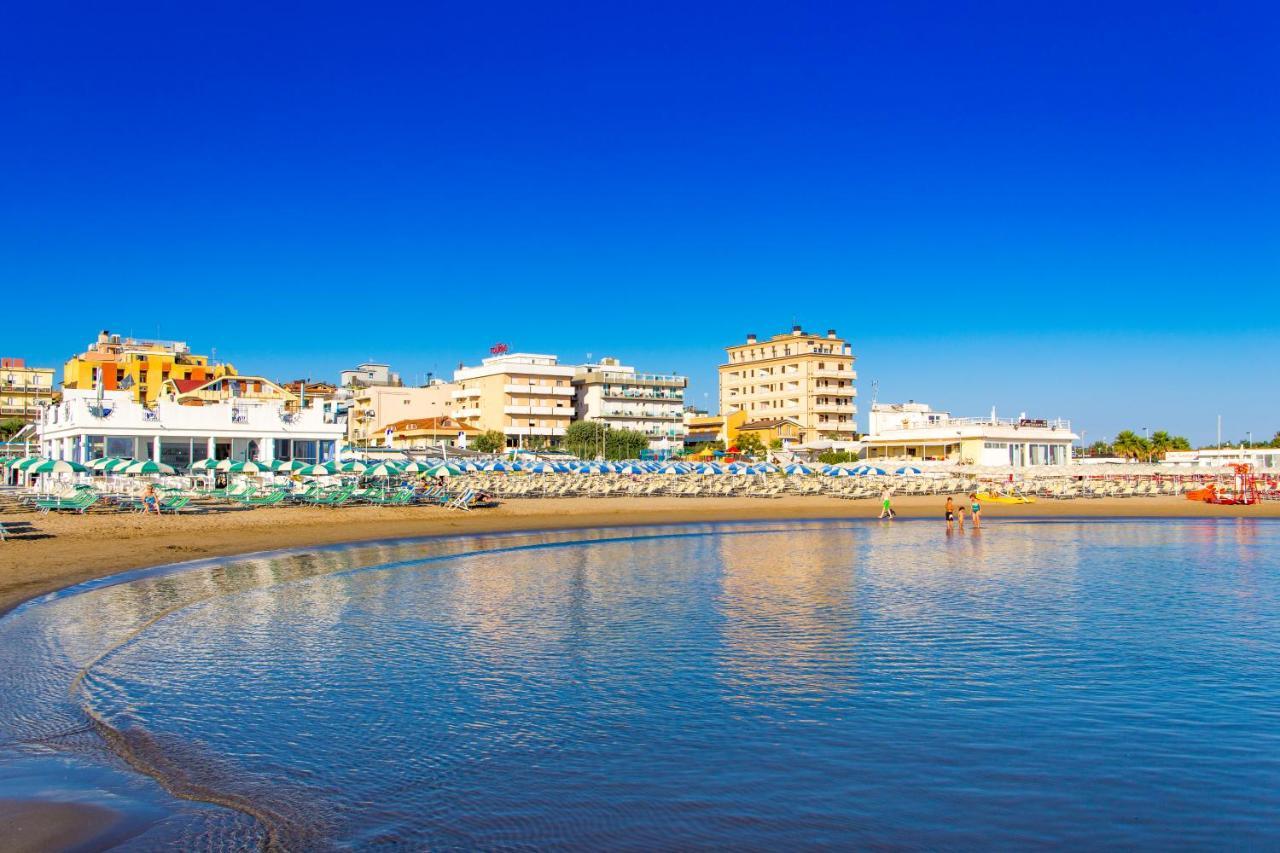 Hotel Baltic Misano Adriatico Ngoại thất bức ảnh