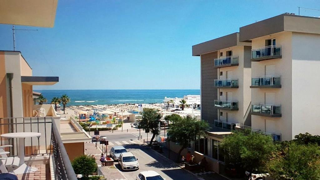 Hotel Baltic Misano Adriatico Ngoại thất bức ảnh