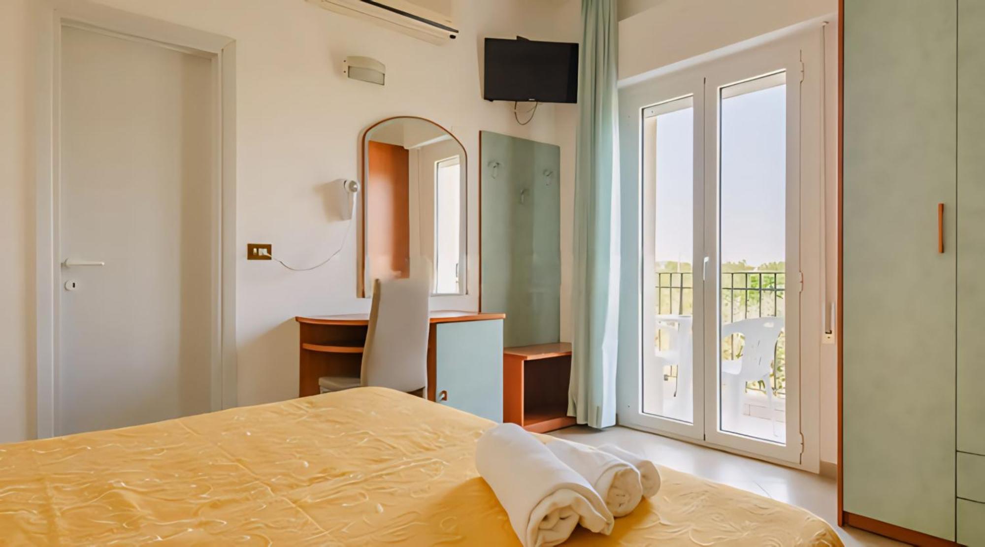 Hotel Baltic Misano Adriatico Ngoại thất bức ảnh