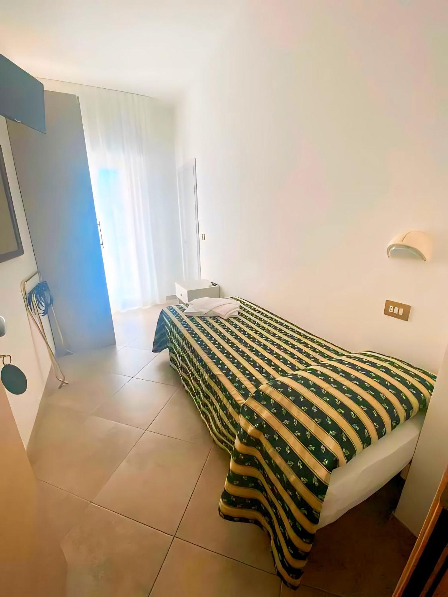 Hotel Baltic Misano Adriatico Ngoại thất bức ảnh