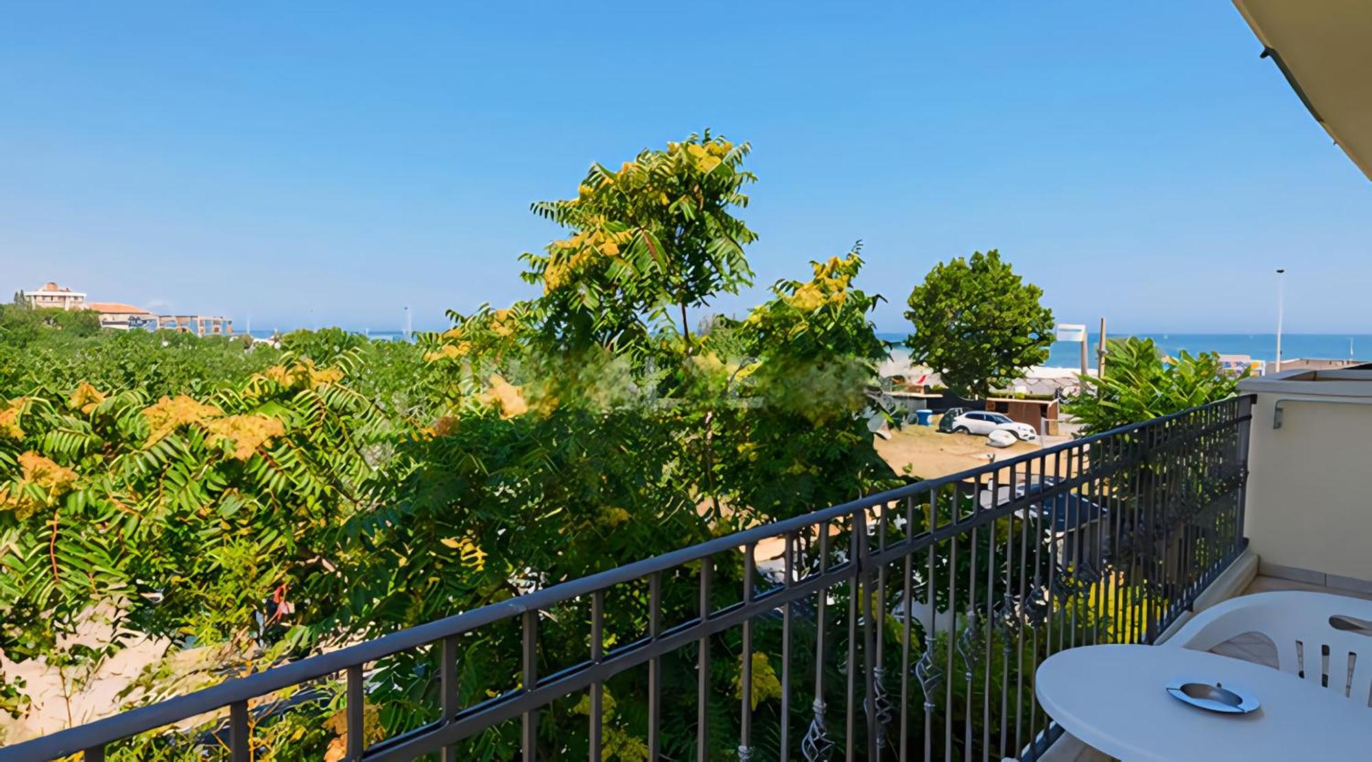 Hotel Baltic Misano Adriatico Ngoại thất bức ảnh